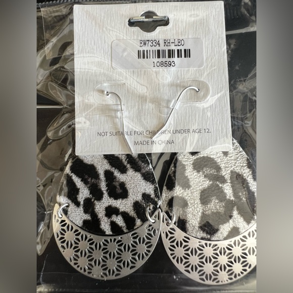 Pierced earrings NWT set of two pair! - Picture 5 of 5